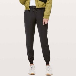 Lululemon On The Fly Jogger Black Medium Rise Size 6 Drawstring Travel Woven